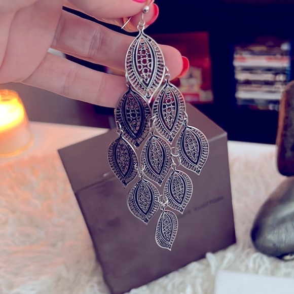 Boho 5 1/4” Silver Filagree Dangle Earrings! 🤩🛍️💕 - Picture 7 of 7